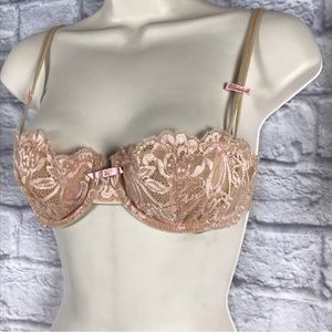 Vintage NWOT Victoria’s‎ Secret Lace Bra 34B